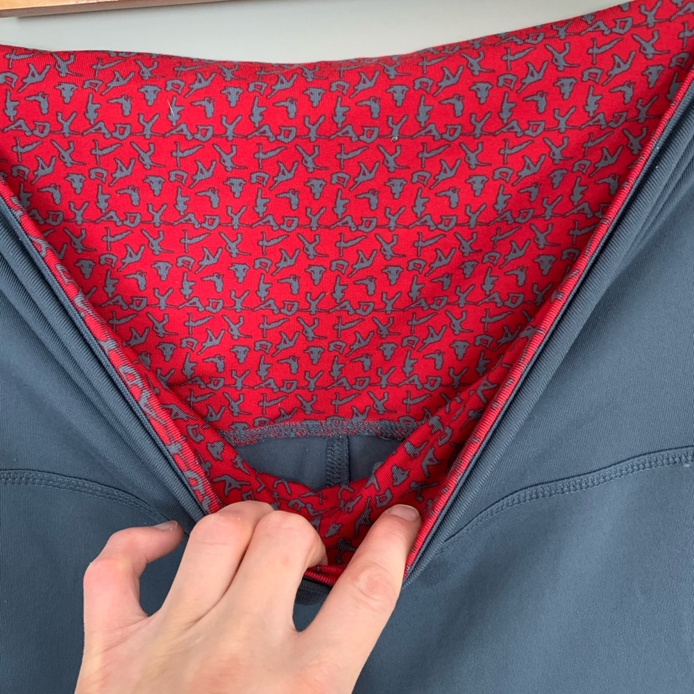 Alo Yoga Fold over smoke gray Capri leggings. - Picture 3 of 6